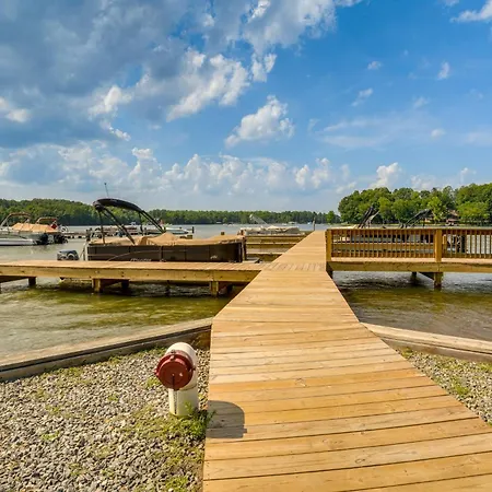 Spacious Virginia Retreat With Dock And Beach Access!